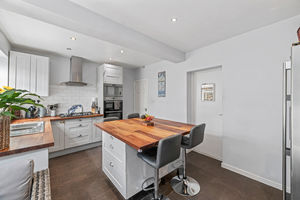 Kitchen/Breakfast Room- click for photo gallery